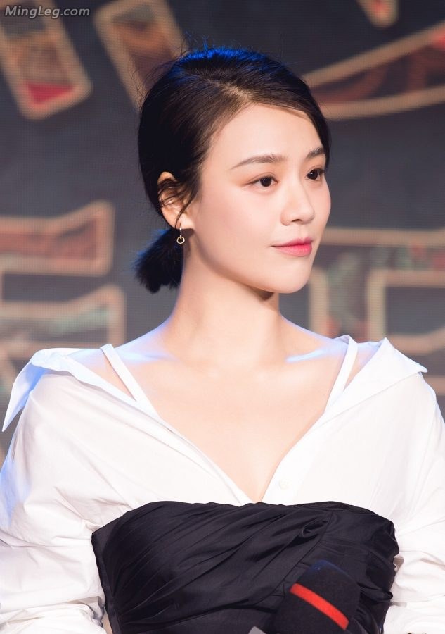 The handsome celebrity lady Ma Sichun has high heels and beautiful legs(4/8)