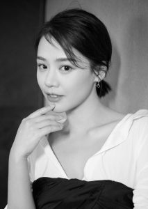 气质俊俏的明星小姐姐马思纯高跟玉腿