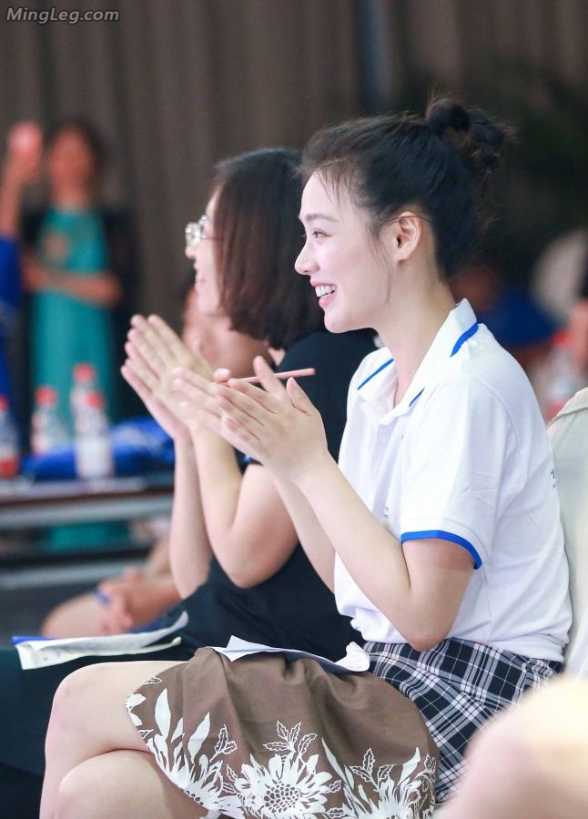 Ma Sichun dressed up innocently and taking notes seriously is so cute(3/7)