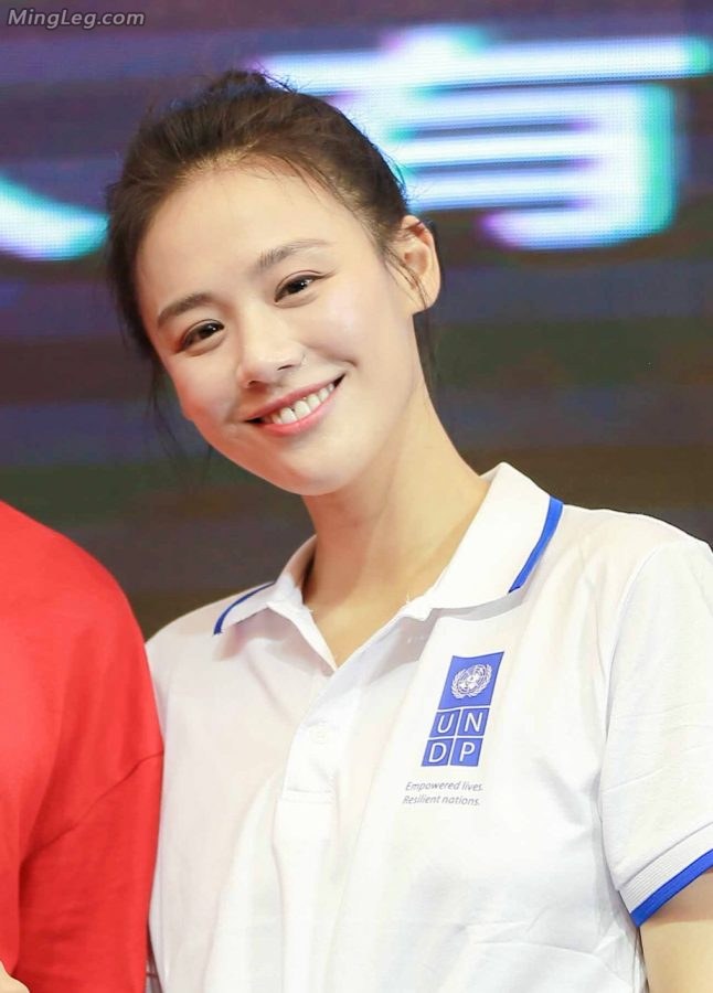 清纯装扮的马思纯认真做笔记太可爱了(6/7)