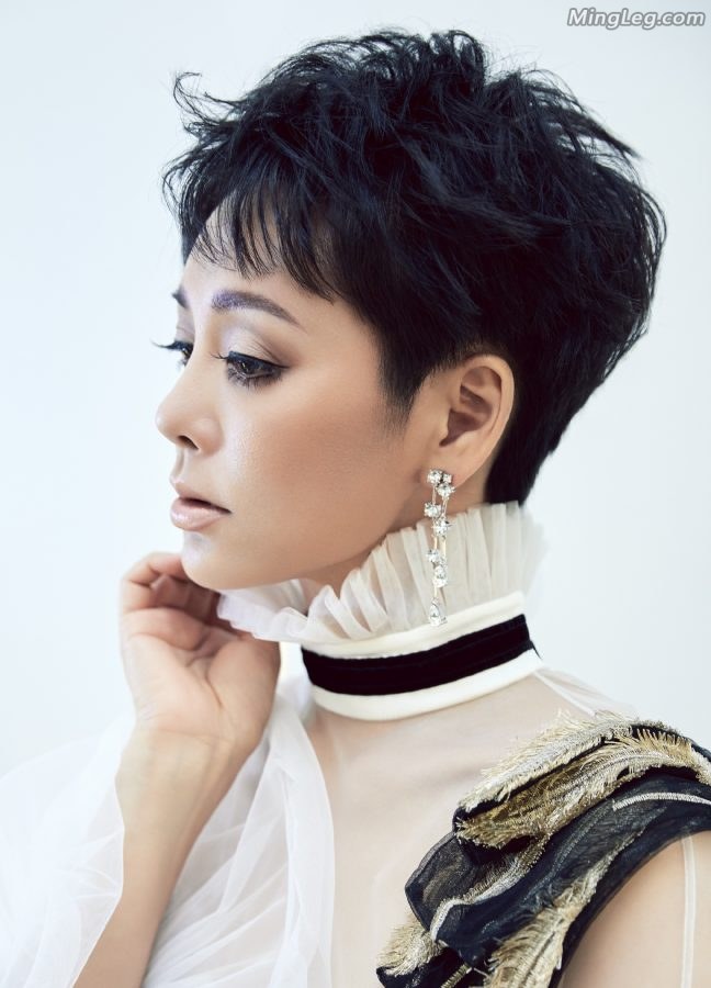 成熟的女星宁静的丝袜凉鞋露脚趾(3/4)