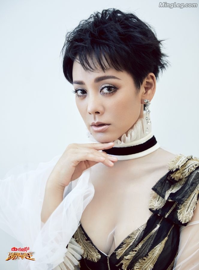 成熟的女星宁静的丝袜凉鞋露脚趾(4/4)