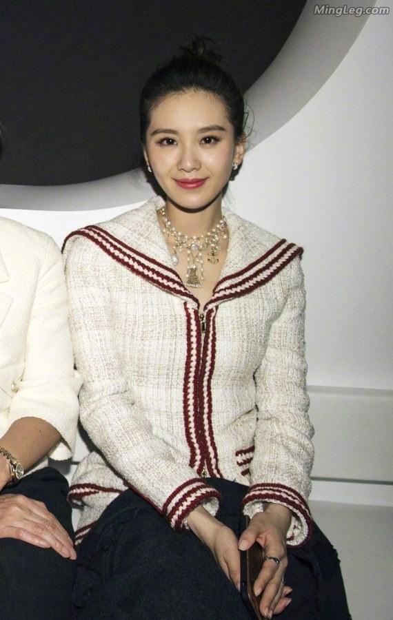 欧阳娜娜靴子玉腿what a beautiful girl(15/23)