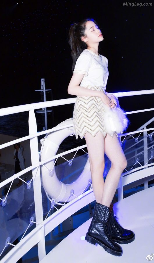 欧阳娜娜靴子玉腿what a beautiful girl(12/23)