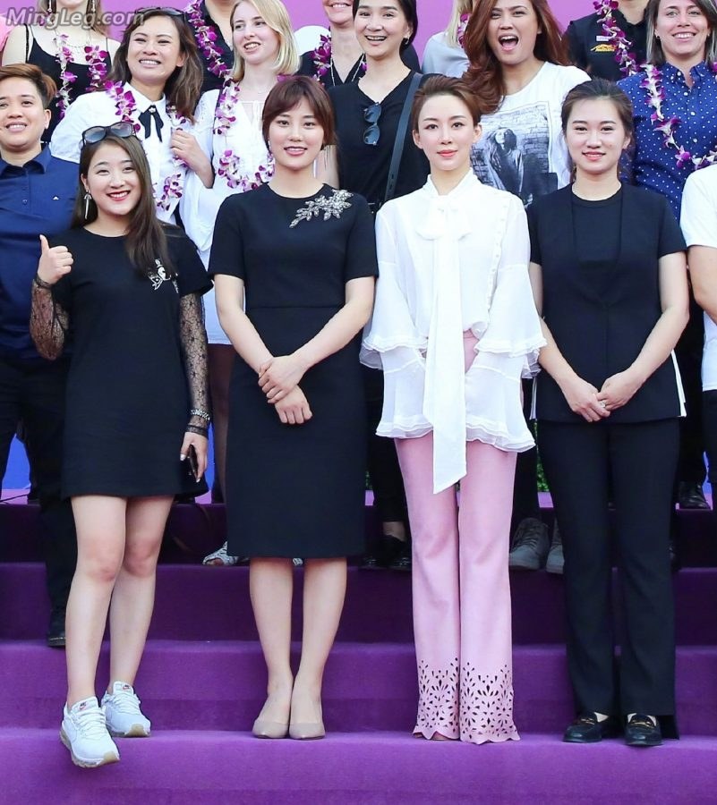 潘晓婷露红色脚指甲腿好长的御姐(6/6)