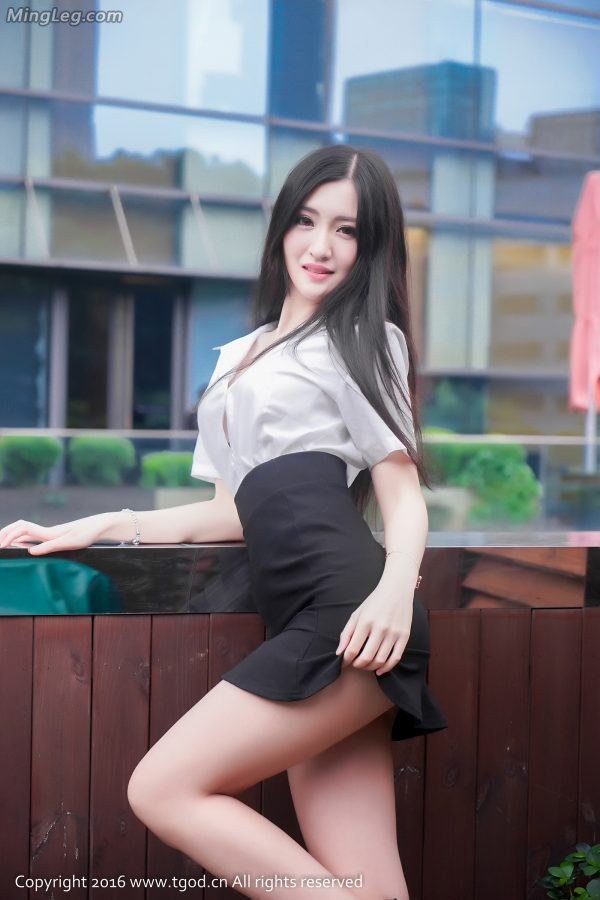 模特沈梦瑶在明媚的办公室里秀美好身材(39/60)