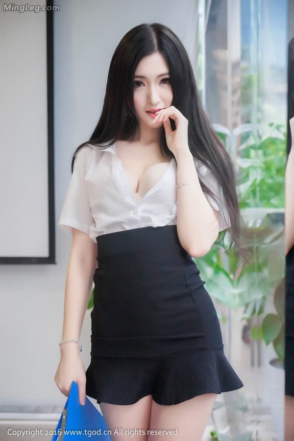 模特沈梦瑶在明媚的办公室里秀美好身材(58/60)