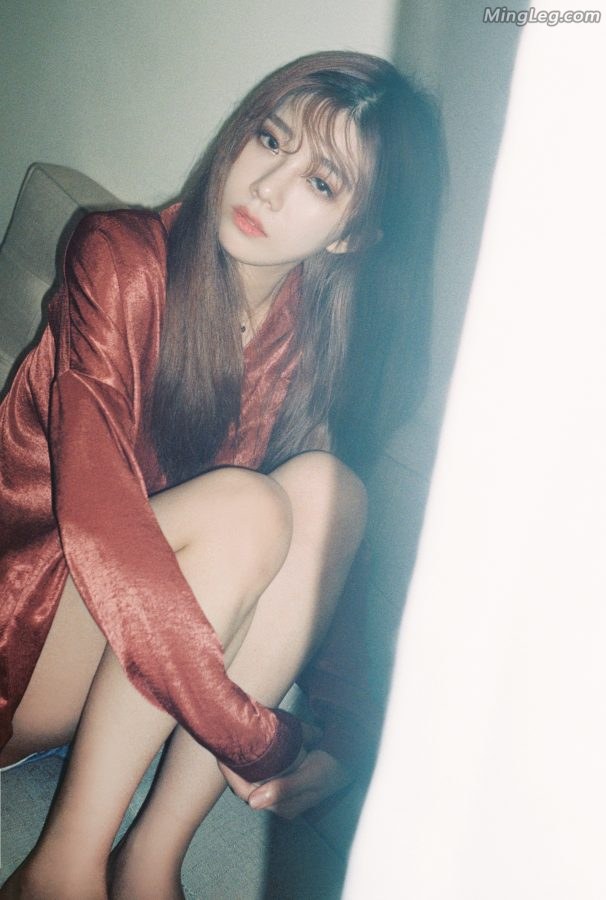 Shen Mengyao's decadent photo shows smooth legs(3/6)
