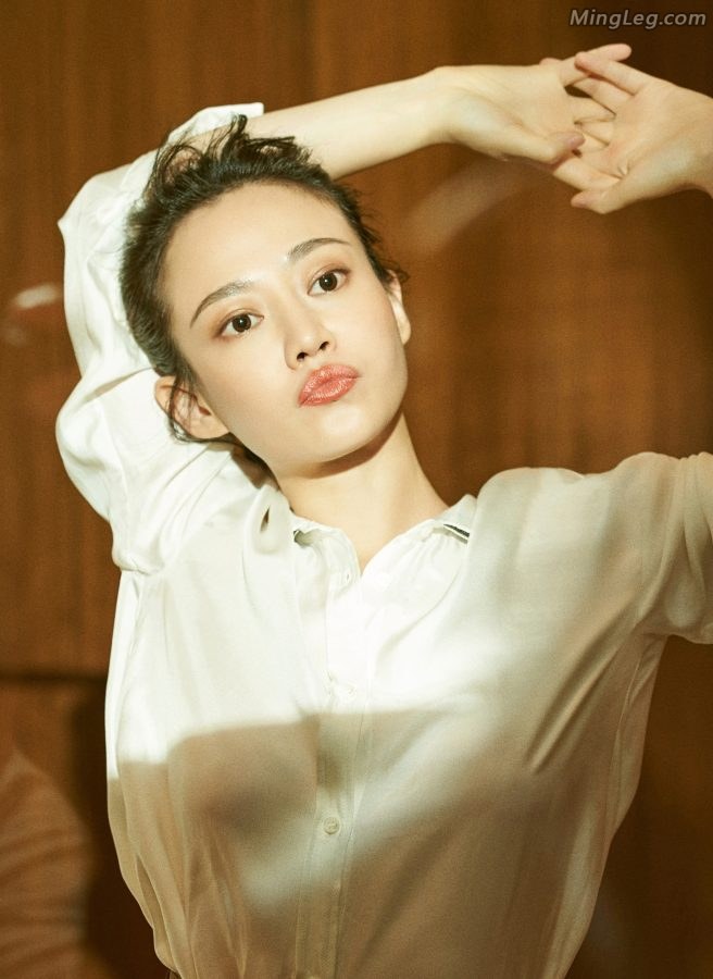 Tan Zhuo's short skirt and sexy mature woman style(3/3)