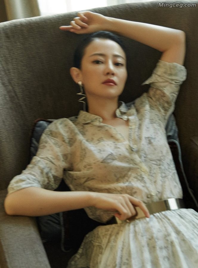 谭卓华贵气质长裙凉高美足(3/8)