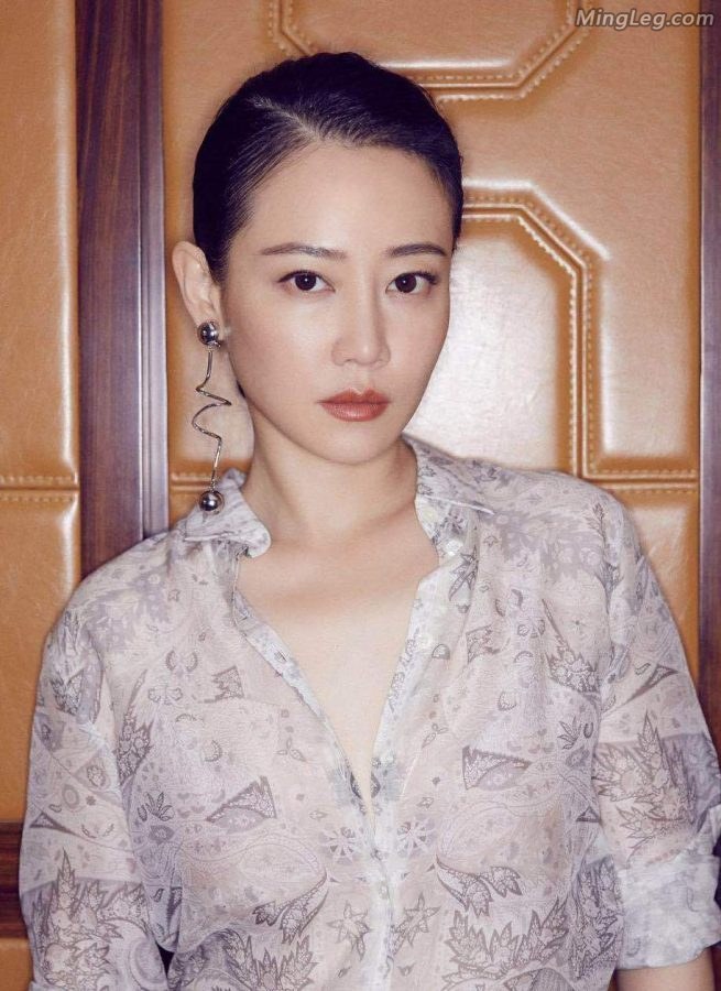 Tan Zhuo's elegant long skirt with cool legs and beautiful feet(6/8)
