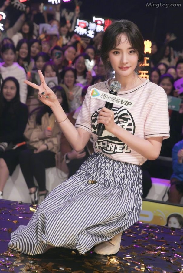 人间天使小幂幂穿什么都会有反应(8/16)