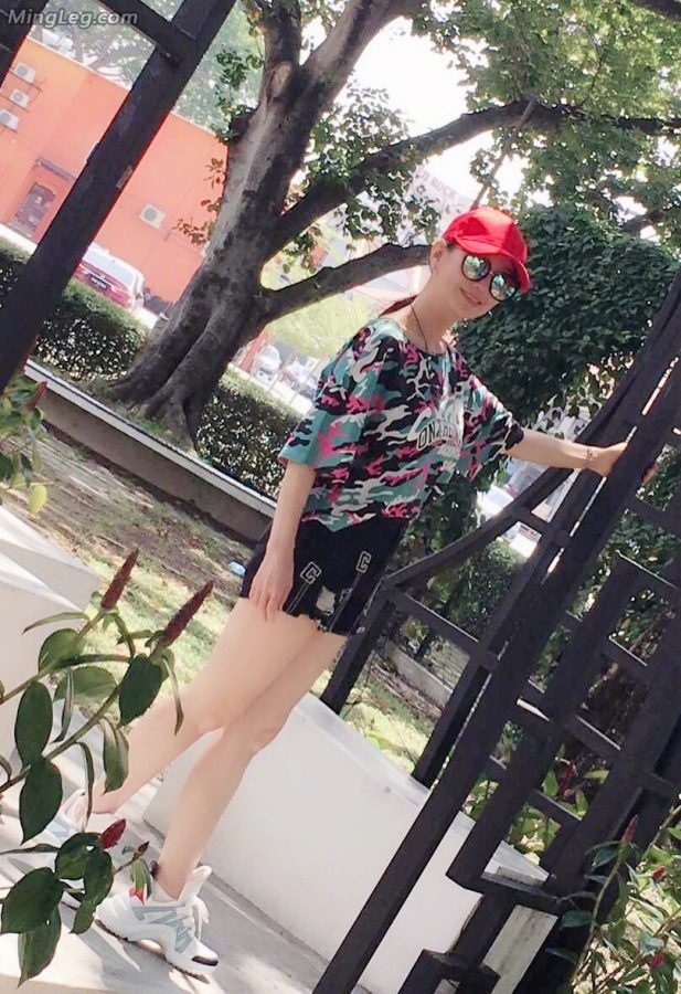 赵雅芝运动装美腿白皙匀称(2/2)