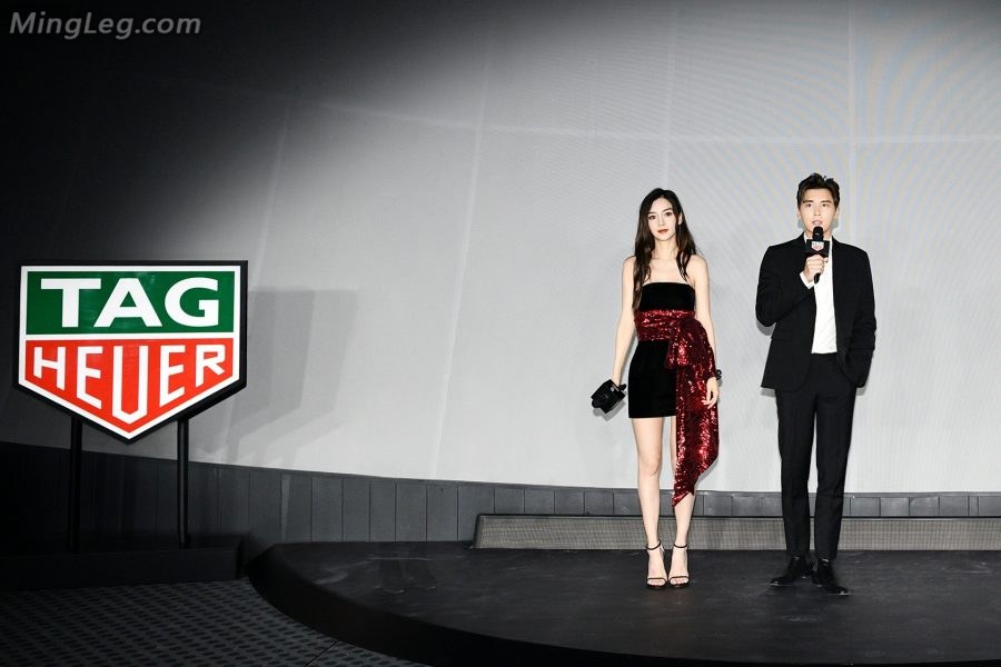 女星Angelababy长腿细高跟纹身脚急速输出(8/19)