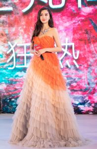杨颖这胸。。。给你个建议“猥琐发育，别浪”