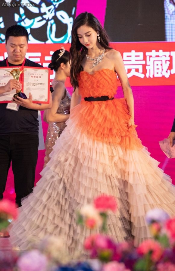 杨颖这胸。。。给你个建议“猥琐发育，别浪”(13/15)