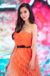 杨颖这胸。。。给你个建议“猥琐发育，别浪”