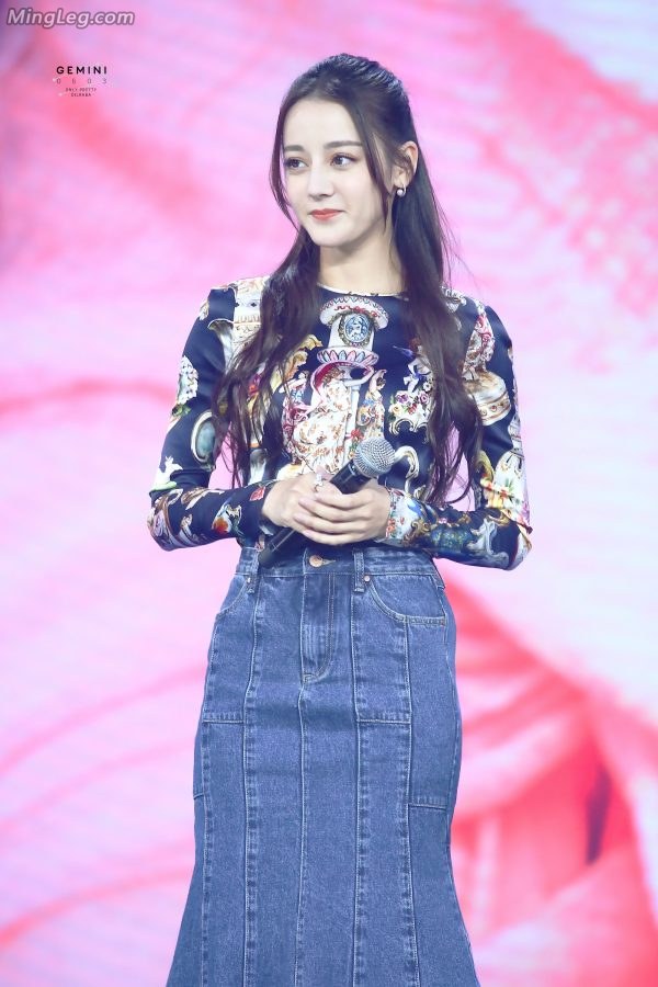 美巴的玉足红趾一起期待她更多漂亮的照片(6/10)