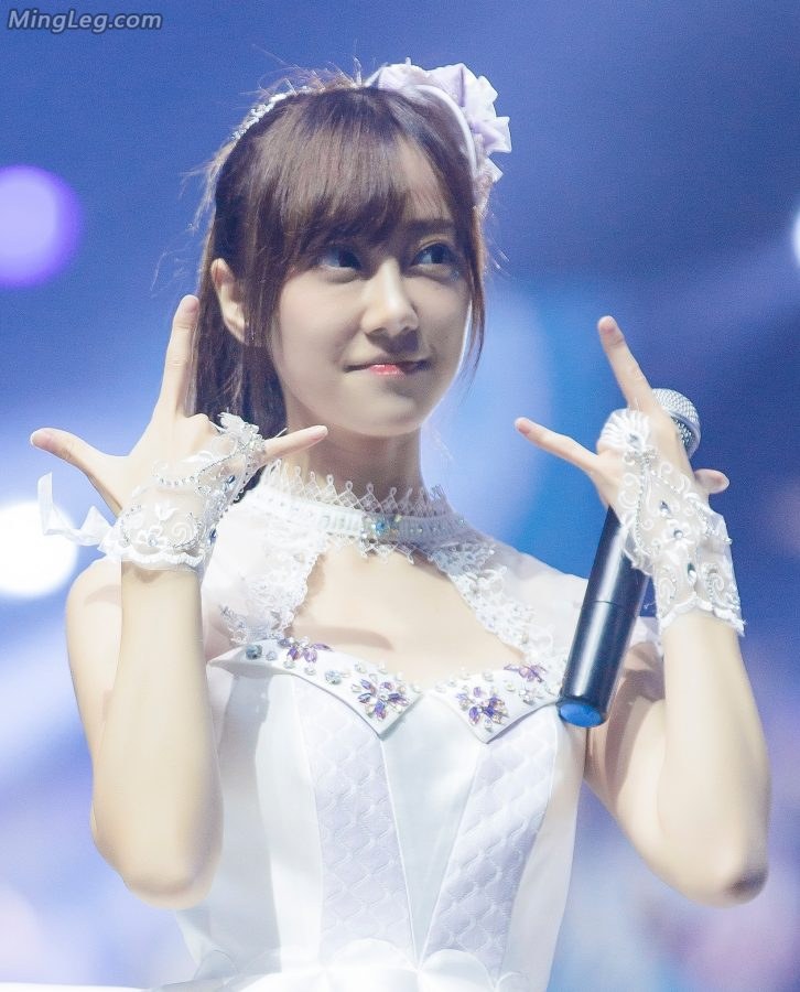 SNH48小姐姐冯薪朵公主裙玉腿(3/7)