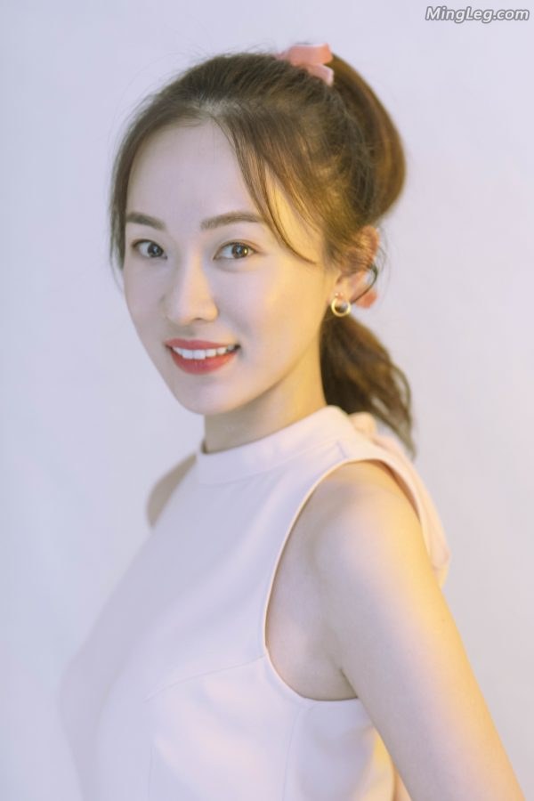 霍思燕参加活动代言美脚丫高跟是亮点(3/9)