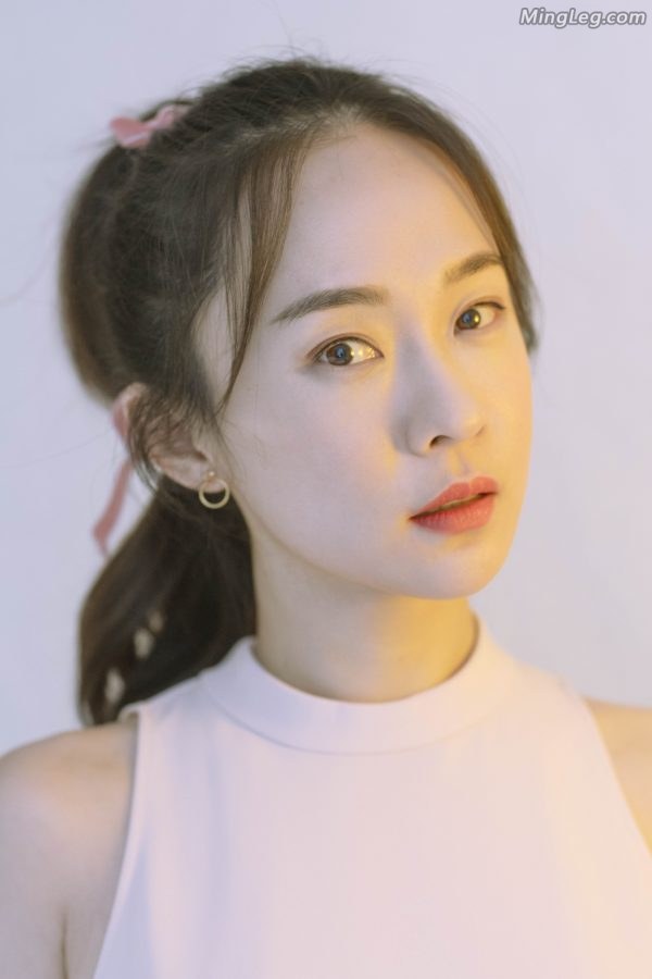 霍思燕参加活动代言美脚丫高跟是亮点(5/9)