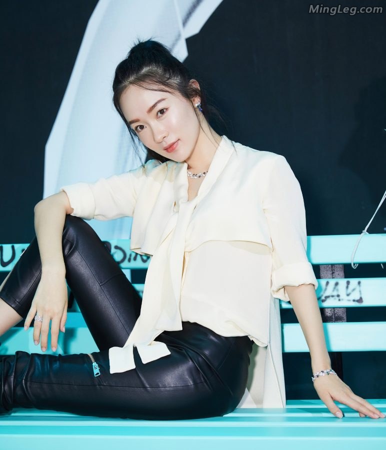 穿紧身皮裤的女星霍思燕纤细的长腿(5/10)