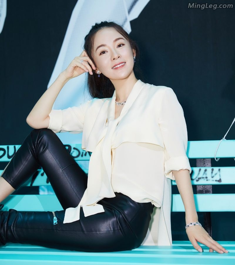 穿紧身皮裤的女星霍思燕纤细的长腿(6/10)
