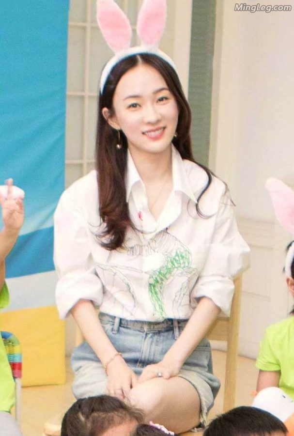 兔女郎霍思燕美腿交叉加紧高跟玉足太棒(6/9)