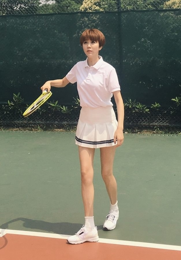 清新的短发美腿女孩姜妍打网球（第7张/共9张）