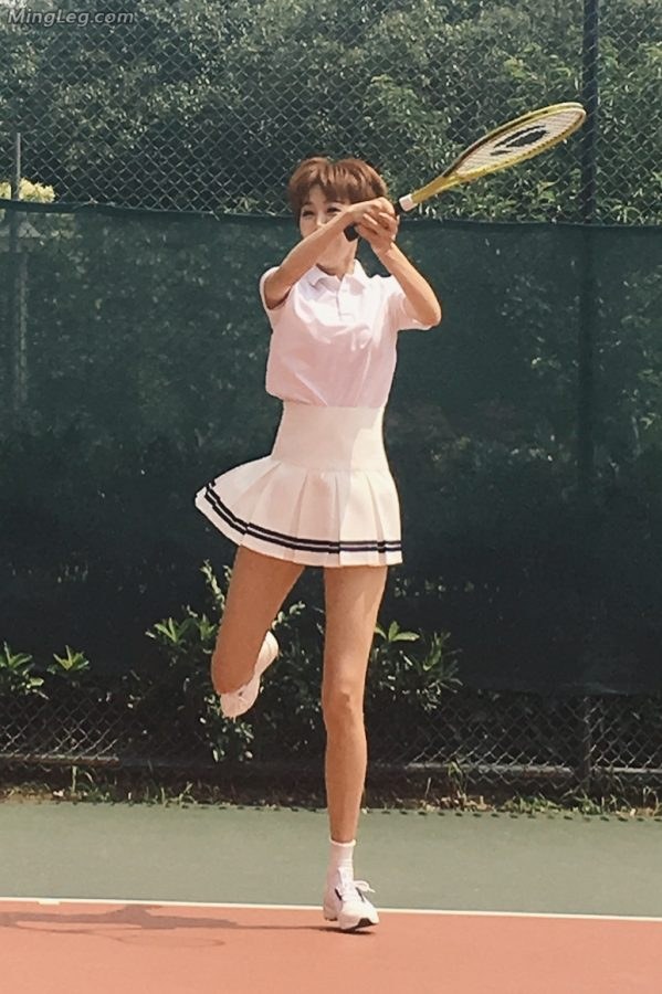清新的短发美腿女孩姜妍打网球(8/9)