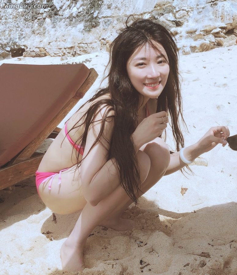 菅纫姿在海边和妈妈一起玩耍(5/6)