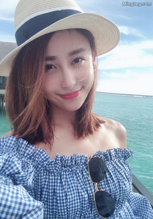 碧海蓝天长腿美足贾清度假生活照片(5/6)