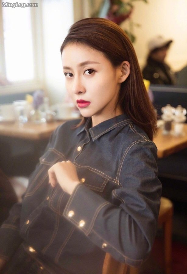 贾清牛仔装外拍好美酷的美女姐姐(3/4)