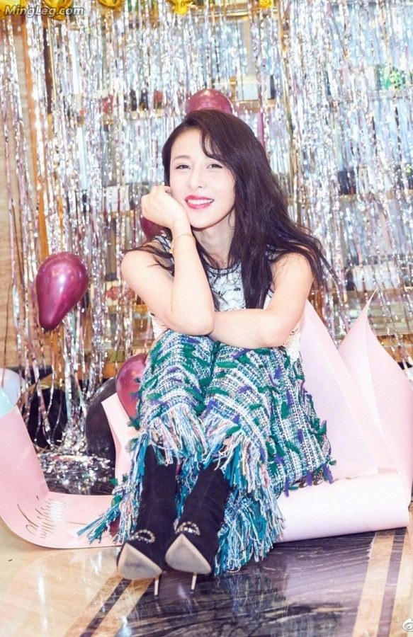贾清生日Party秀靴子鞋底(1/5)