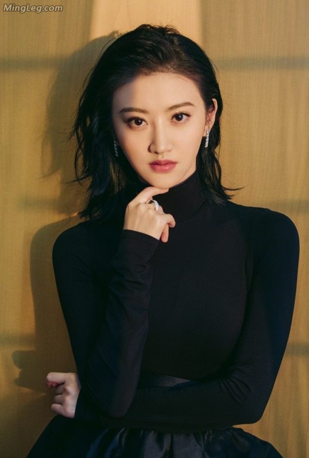 景甜红毯上露涂红色指甲油的脚趾(5/9)