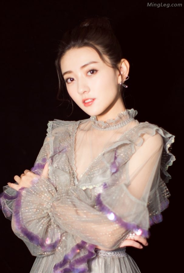 梁洁身穿飘逸的纱裙仙气很足了(7/9)