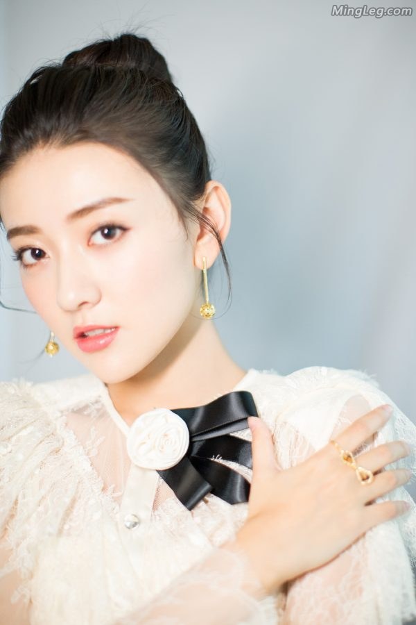 小公主梁洁尖头高跟玉腿小脸蛋很美很美的(3/6)