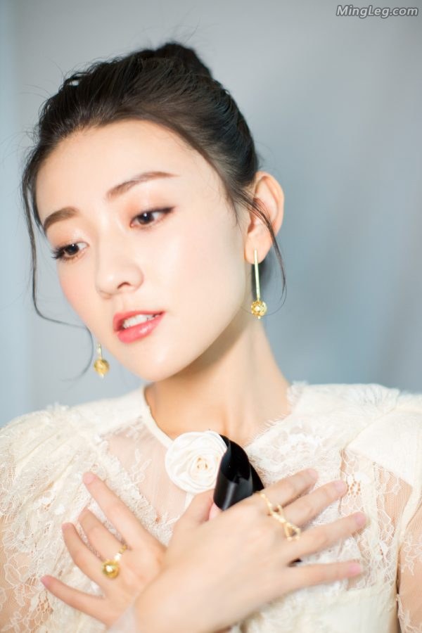 小公主梁洁尖头高跟玉腿小脸蛋很美很美的(4/6)