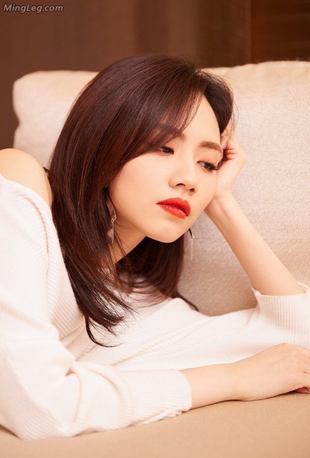 才女歌手刘惜君白裙高跟仙女气十足(5/9)