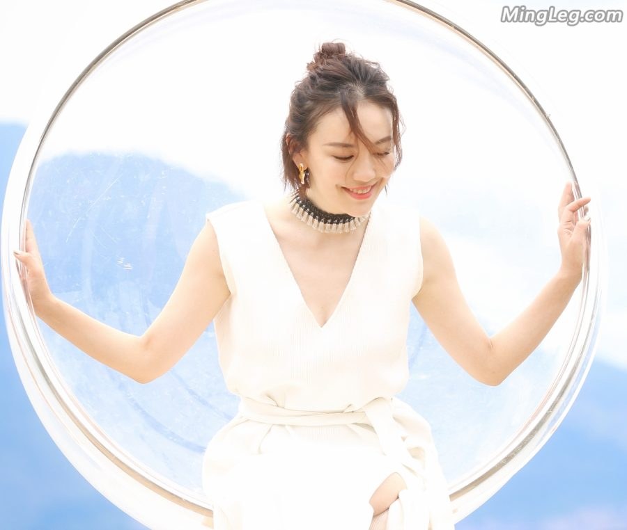 吕佳容光着脚丫子在大理洱海边等你(3/8)