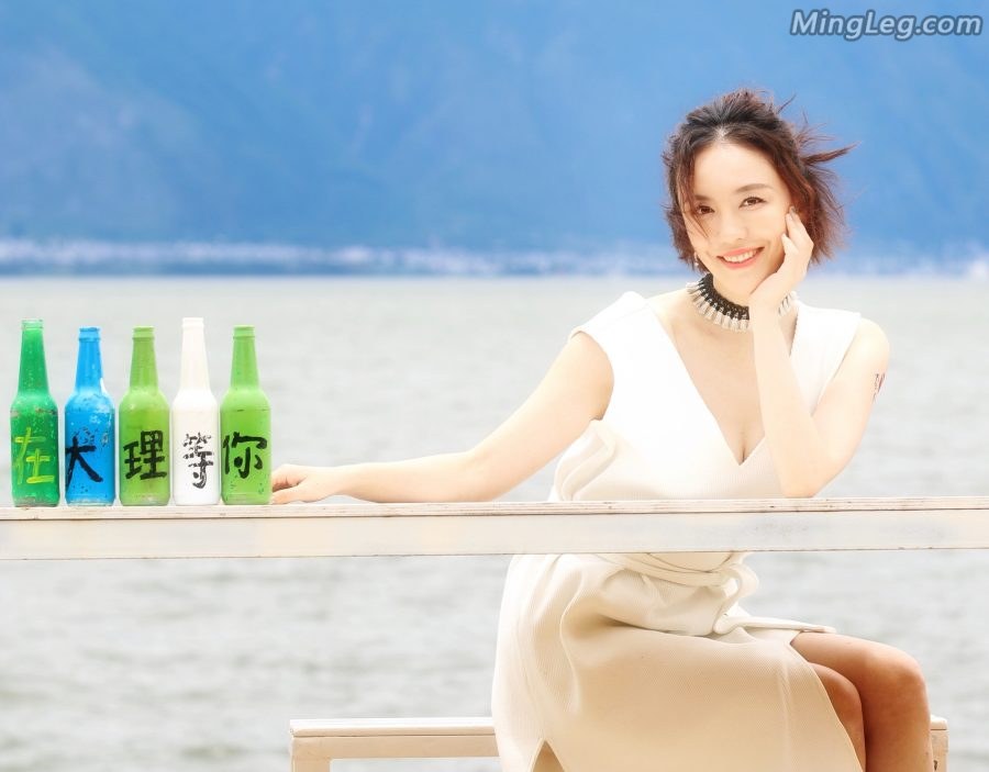 吕佳容光着脚丫子在大理洱海边等你(7/8)