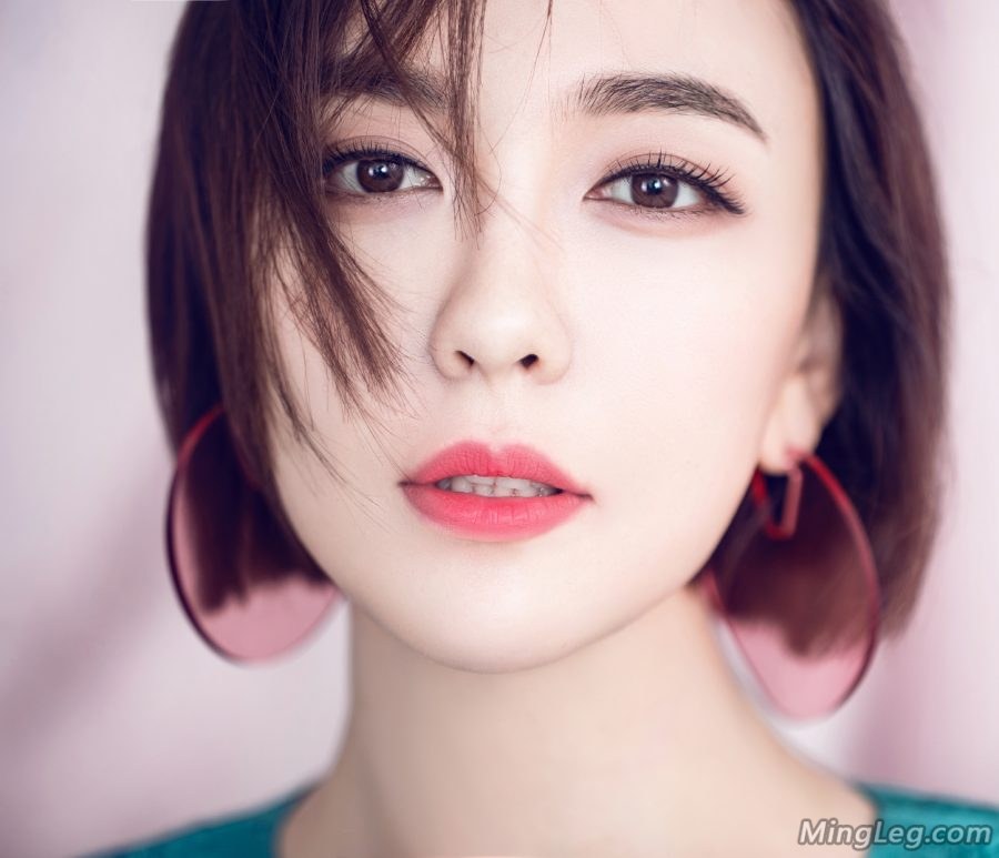 吕佳容凉高跟美足目光温柔迷人(7/7)