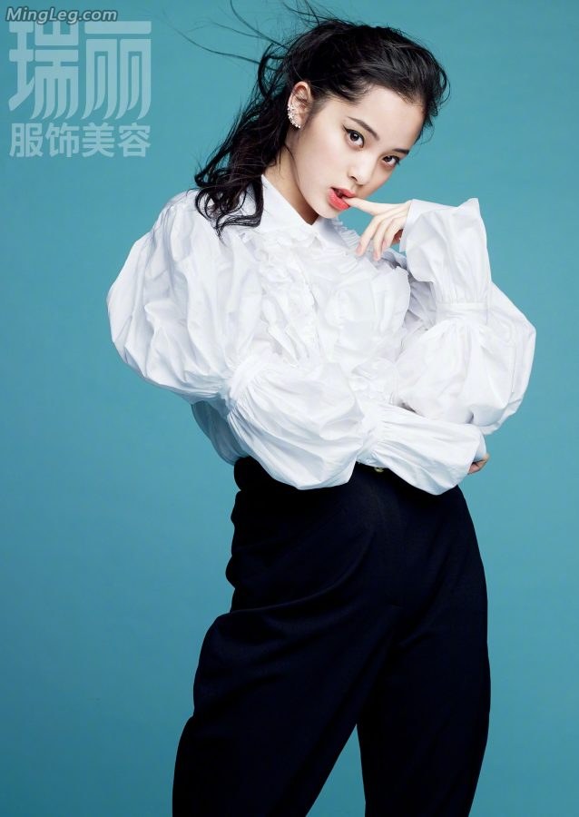 欧阳娜娜短靴细跟鞋美腿登封面肆意青春(4/9)