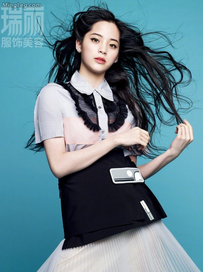 欧阳娜娜短靴细跟鞋美腿登封面肆意青春(8/9)
