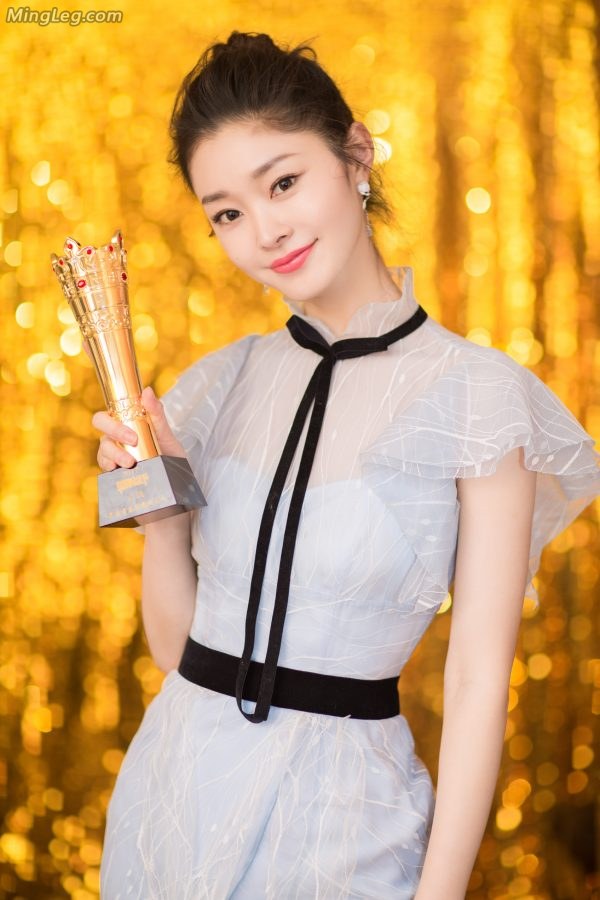 小仙女宋轶美脚高跟造型青春靓丽(10/10)