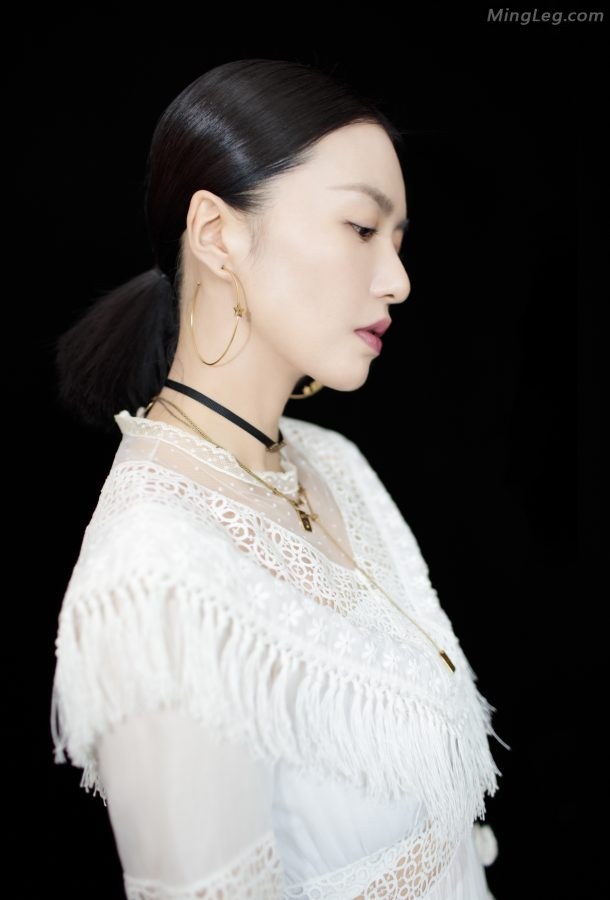 谭维维凉鞋美足气质魅丽的女人(3/6)