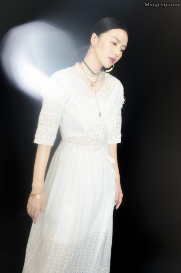 谭维维凉鞋美足气质魅丽的女人(5/6)