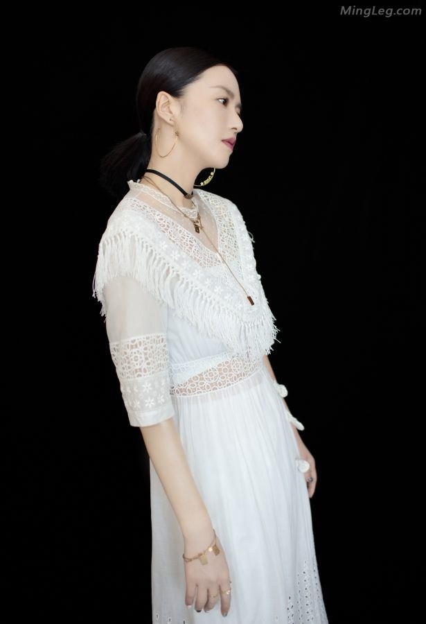 谭维维凉鞋美足气质魅丽的女人(6/6)