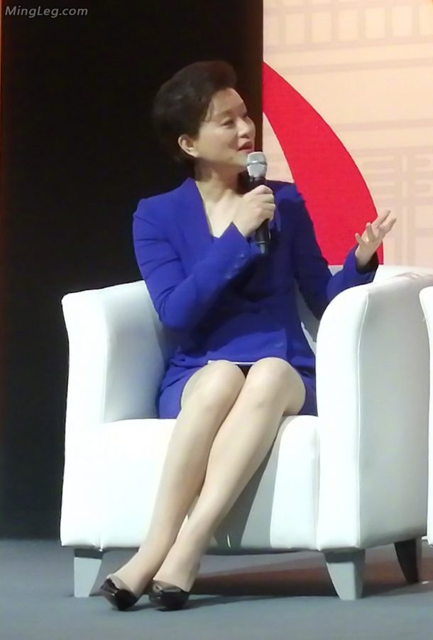 杨澜现场肉丝袜高跟可惜手机拍的不清楚(1/3)