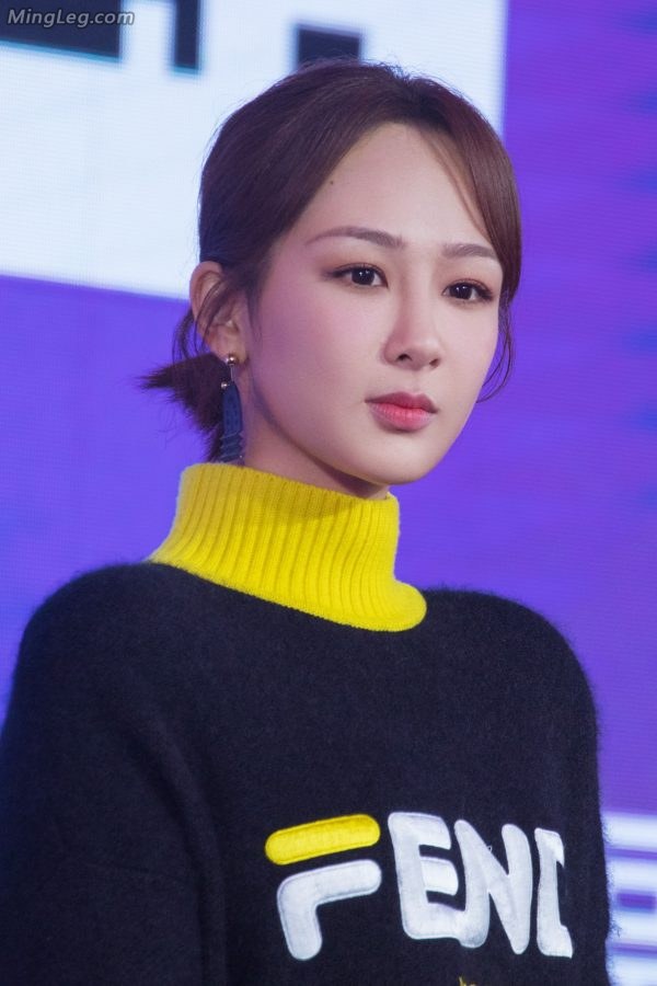 杨紫白皙美腿尖头高跟代言app软件(4/9)